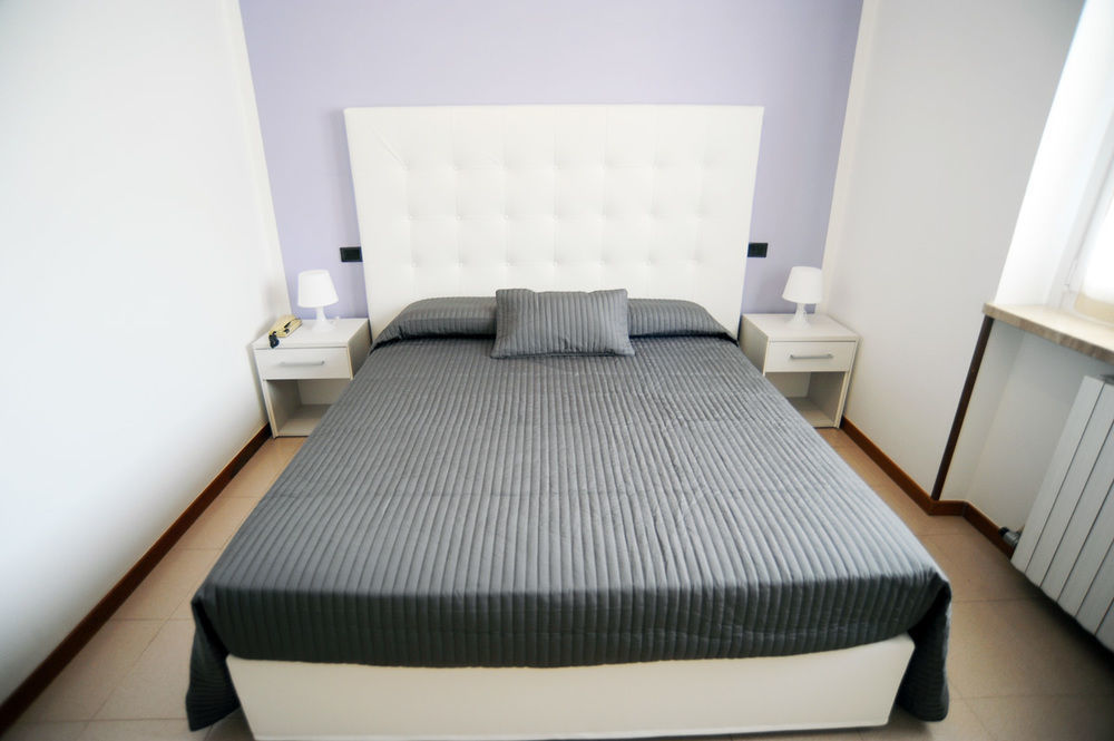 Albergo Al Sole Кастелнуово дел Гарда Екстериор снимка